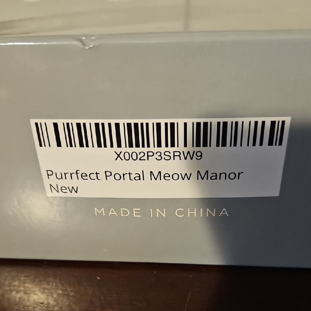 Purrfect Portal Box - Light Gray with Pale Pink Accents - Picture 2 of 3